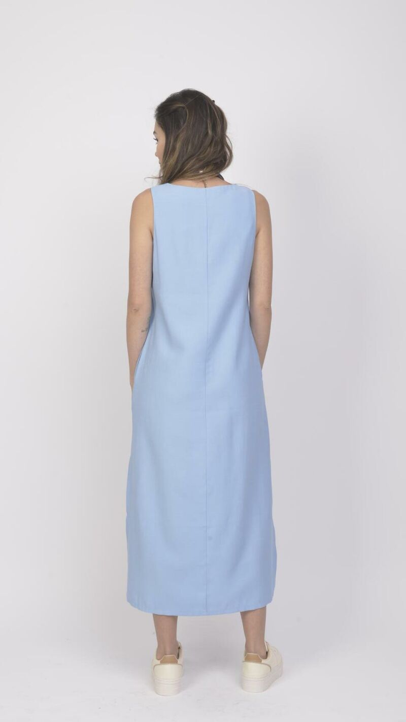 Imagem de Vestido Longo de Alfaiataria Azul com Corte Solto e Detalhes Refinados - Conforto para Diversas Ocasiões